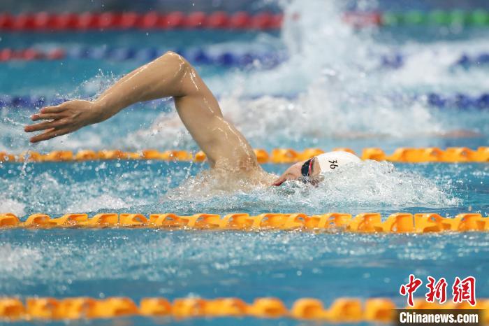 全国春季游泳锦标赛：孙佳俊与余依婷夺冠，孙