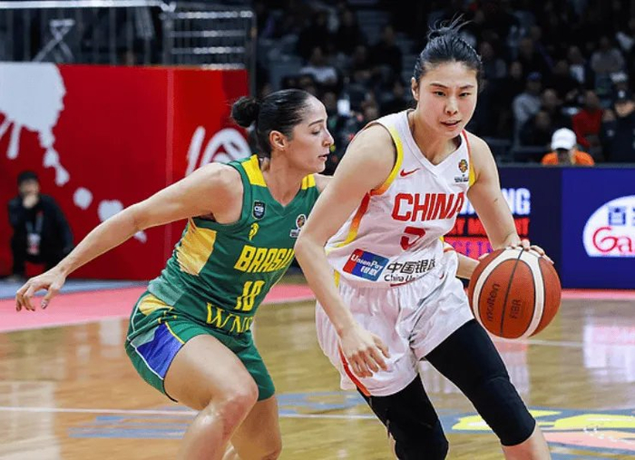 中国女篮世预赛力克巴西 三位后卫集体爆发引领