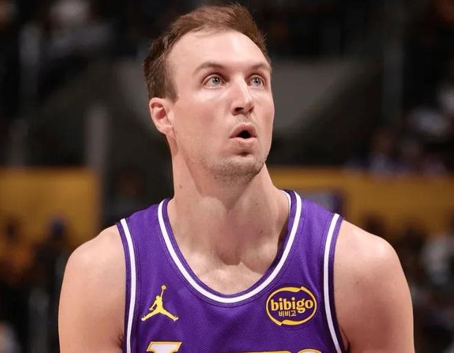 湖人客场110-113惜败活塞 9连胜终结引热议