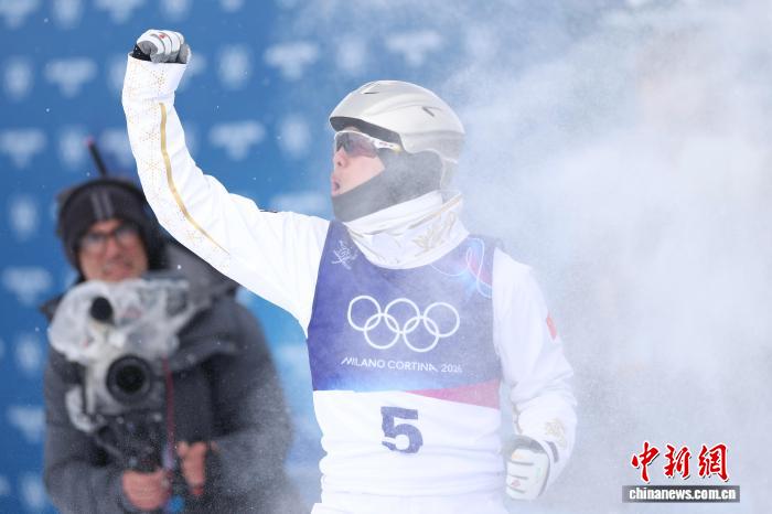 王心迪夺得自由式滑雪男子空中技巧金牌，荷兰