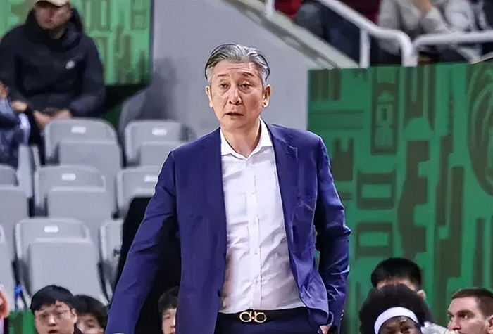 广厦男篮惨败深圳 全队防守漏洞成输球主因