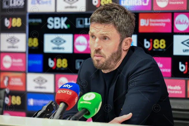 曼联临时主帅卡里克帅位悬而未决 转正可能性陡