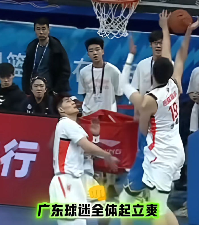 北京队力克广州队 徐昕罚球遭球迷干扰仍稳稳命