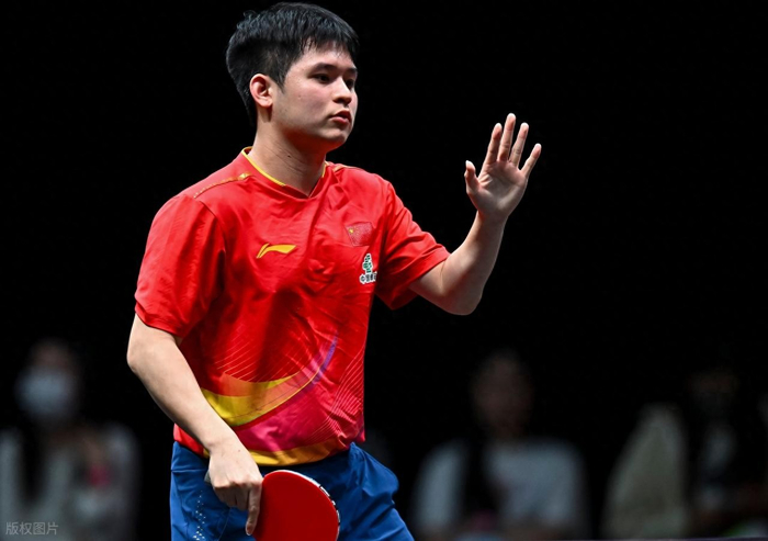 国乒男团3-0力克英格兰林诗栋横扫对手