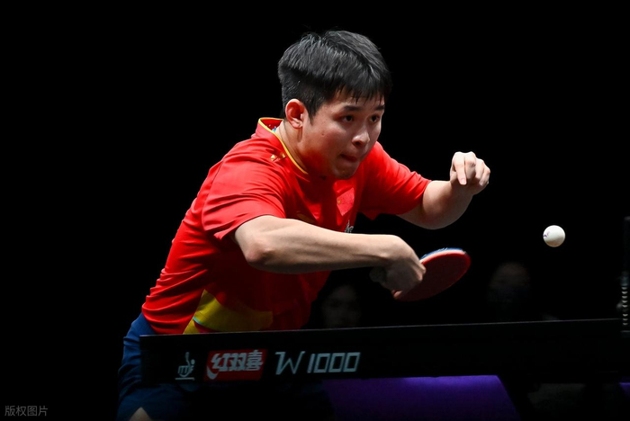 国乒男团3-0力克英格兰林诗栋横扫对手