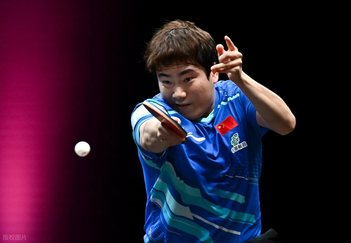 国乒男团3-0力克英格兰林诗栋横扫对手